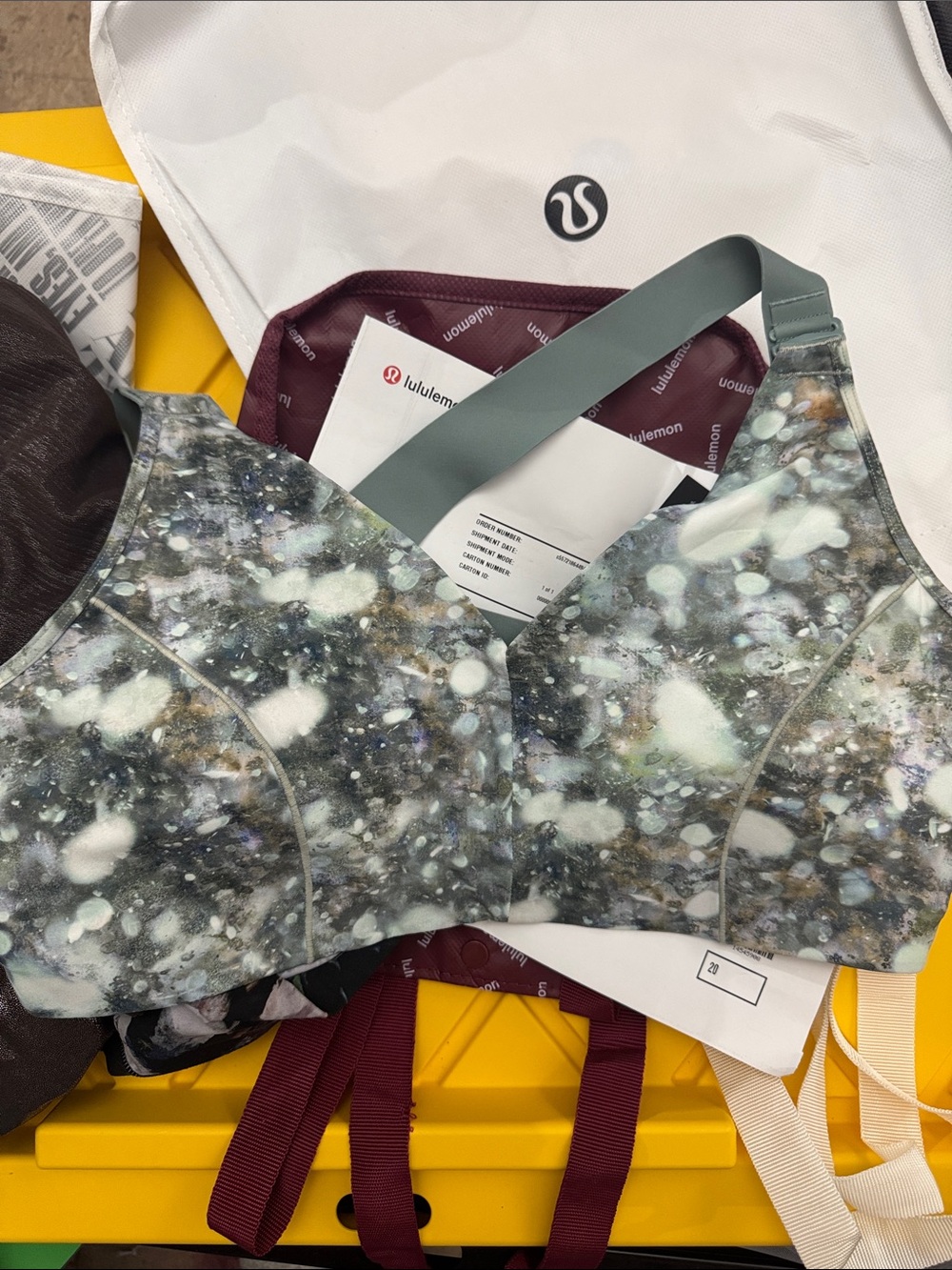 New Lululemon Printed Sports Bra green lab size 12